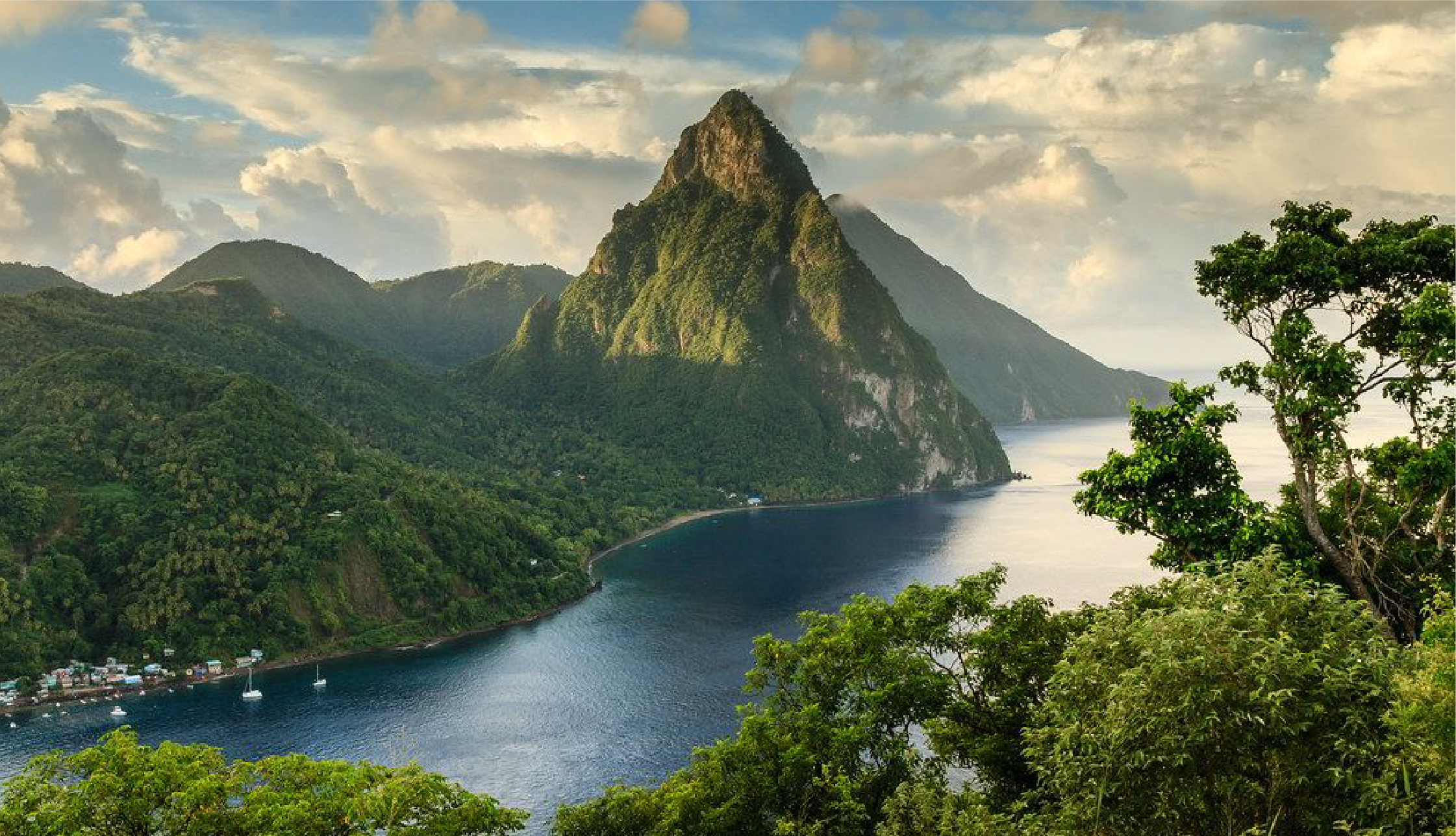 圣卢西亚山海景观